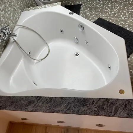 فندق مبيت وإفطار Groot-bijgaarden Center 2*